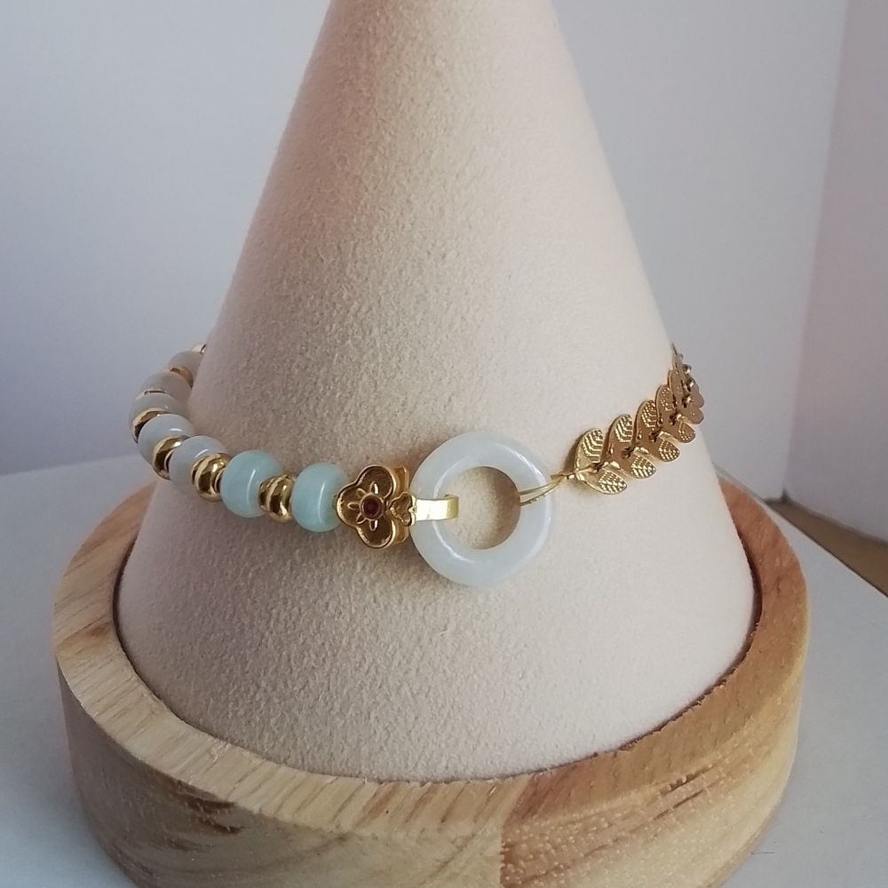 Gold Leaf & White Bead Bracelet with Jade-Look Ring